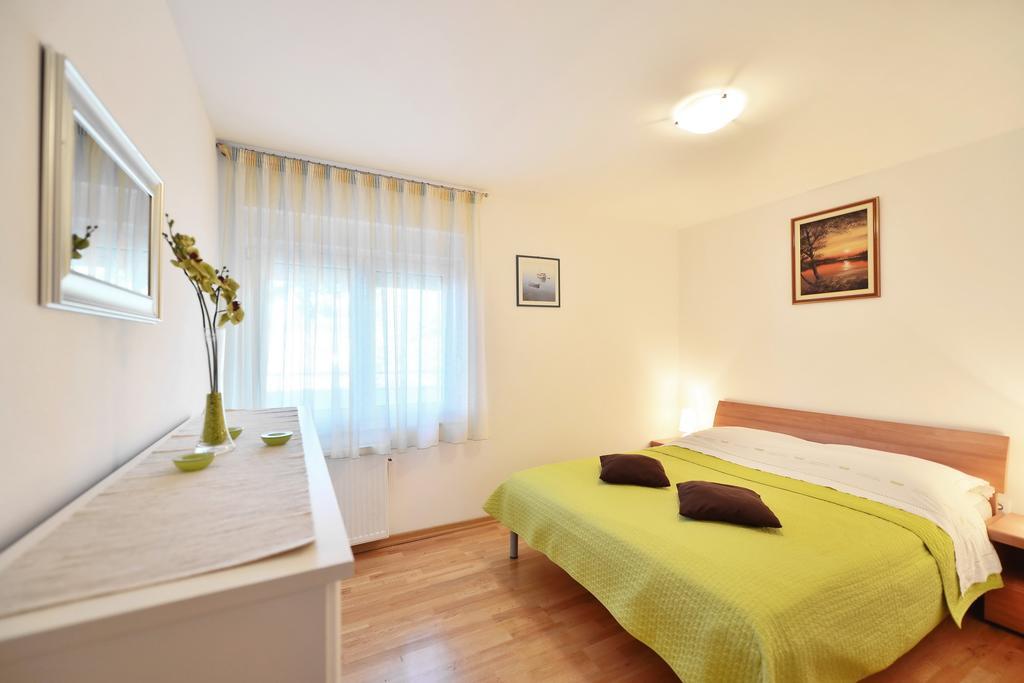 Apartments Vukasovic Mimice Quarto foto